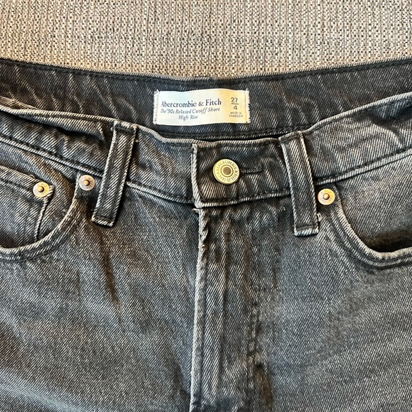 Abercrombie & Fitch Womens Black Denim High Rise 90’s Relaxed Cutoff Shorts 27/4 - Picture 5 of 6